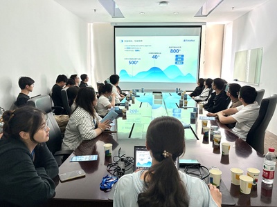 走進高新企業(yè) 創(chuàng)新引領未來 電信學院組織學生赴上海天馬微電子參觀學習